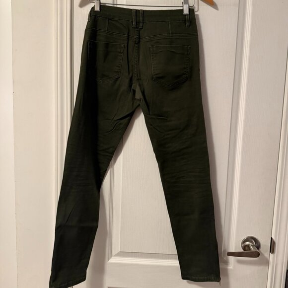 ⭐️$5, spend over $20 - Forever 21 Denim edgy skinny jeans in forest green - Picture 10 of 10